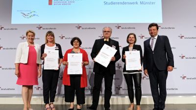 Bundesfamilienministerin Dr. Franziska Giffey ehrt Kreis Paderborn